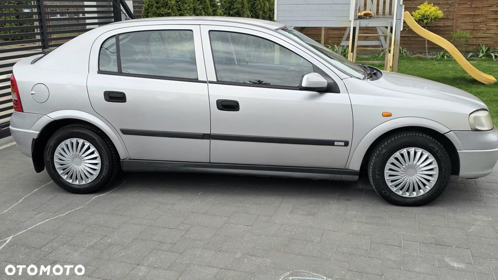 Opel Astra 1.6 GLS - 21