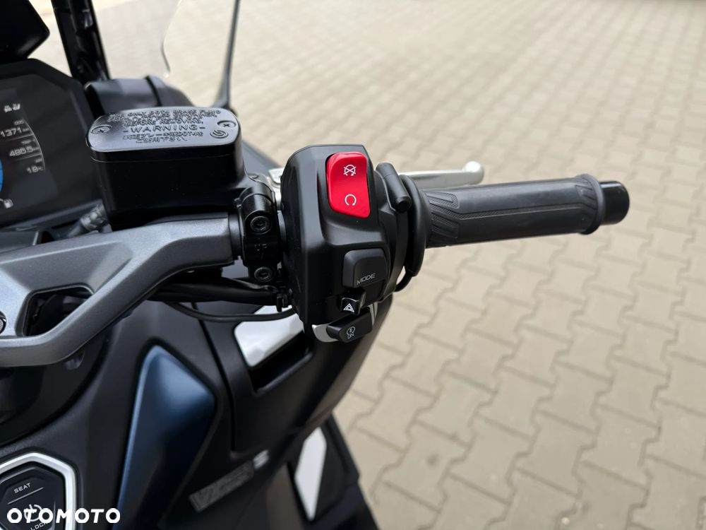 Yamaha Tmax - 15