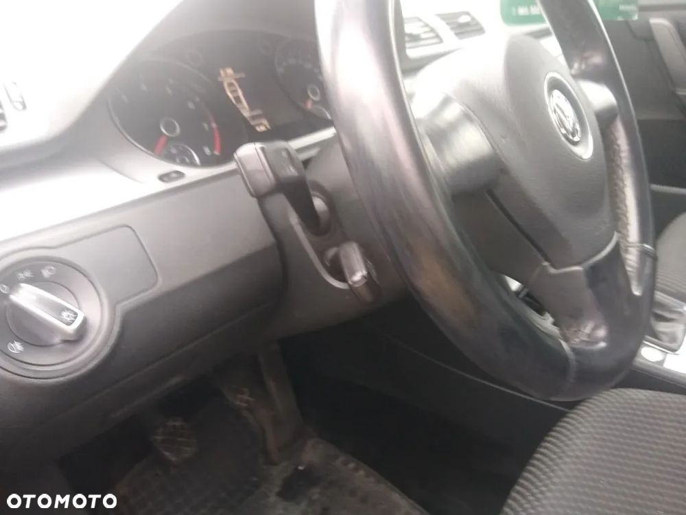 Volkswagen Passat - 12