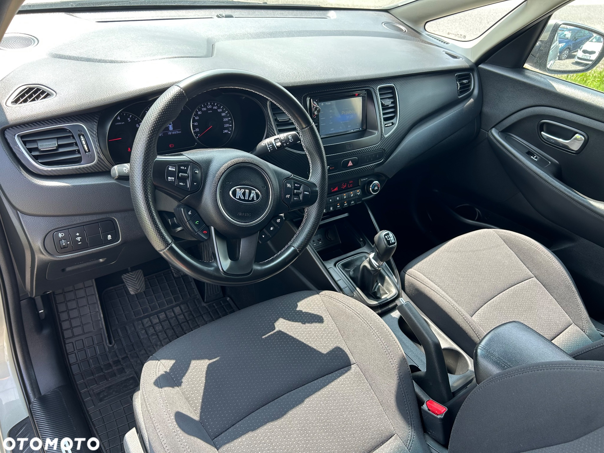 Kia Carens 1.6 GDI L 7os EU6 - 12
