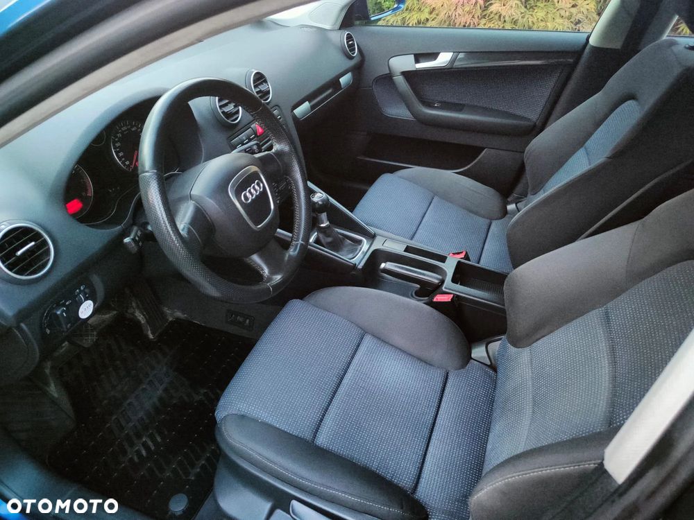 Audi A3 Sportback 1.6 Ambiente - 9