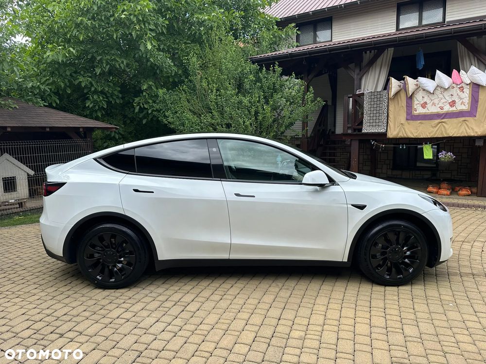 Tesla Model Y Long Range AWD - 2