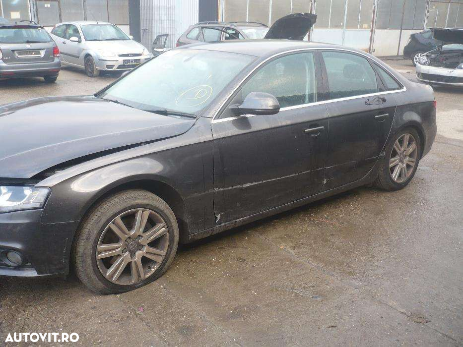Dezmembrez Audi A4 8K Sedan 2.0 TDI Maro - 6