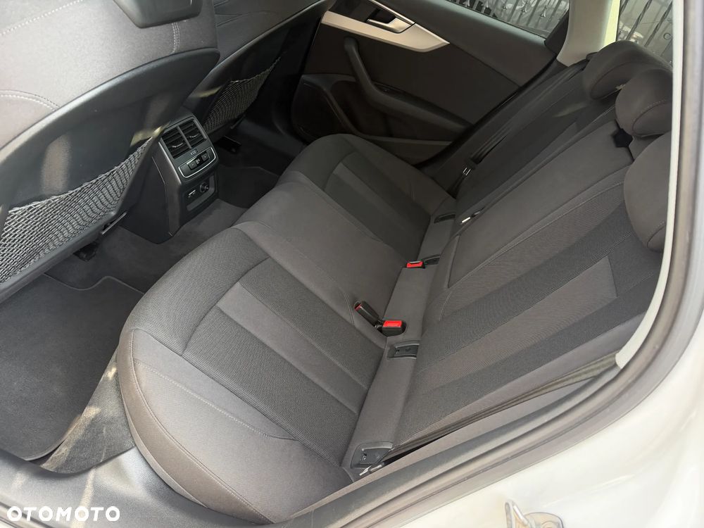Audi A4 Avant 35 TFSI S tronic - 34