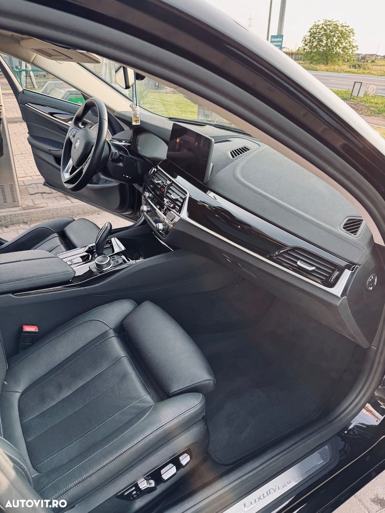 BMW Seria 5 530i xDrive AT MHEV - 15