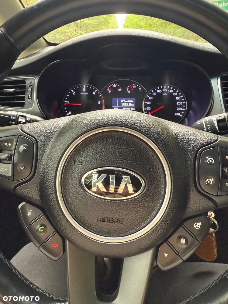 Kia Carens 1.7 CRDi 115 Dream Team Edition - 16