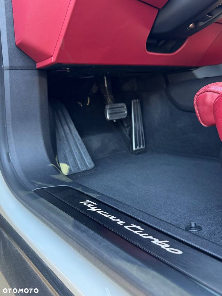 Porsche Taycan GTS - 30