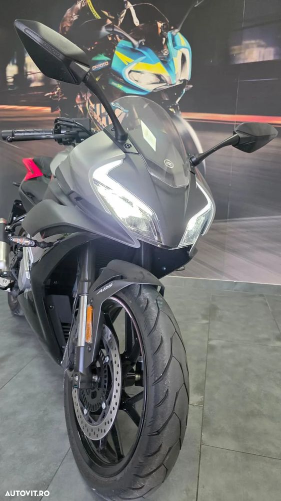 CF Moto 300SR ABS - 3