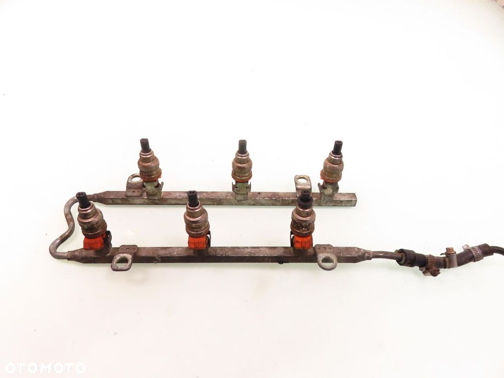 LISTWA WTRYSKOWA CHRYSLER CIRRUS 2.5 - 1