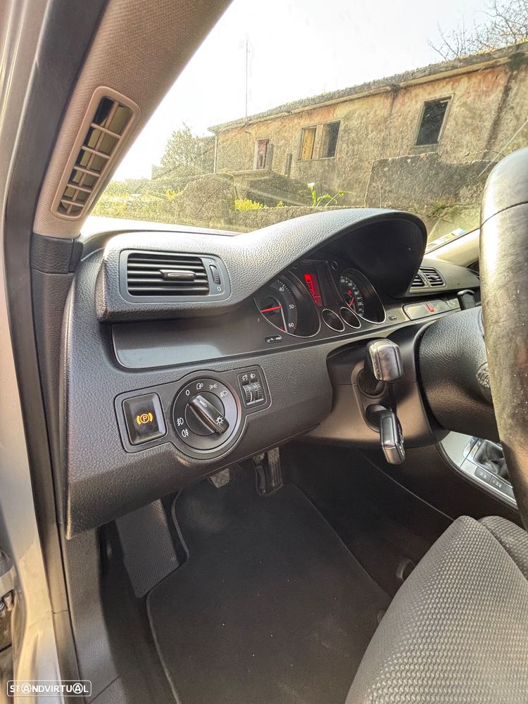 VW Passat 2.0 TDI Confortline - 9