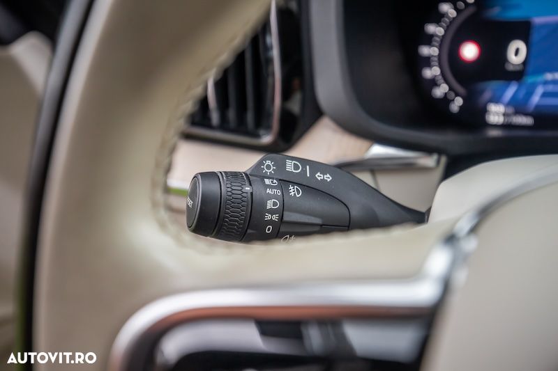 Volvo XC 60 B4 MHEV AT FWD Core - 18