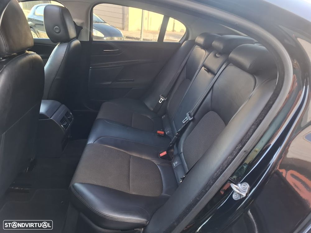 Jaguar XE 2.0 D Prestige Aut. - 32