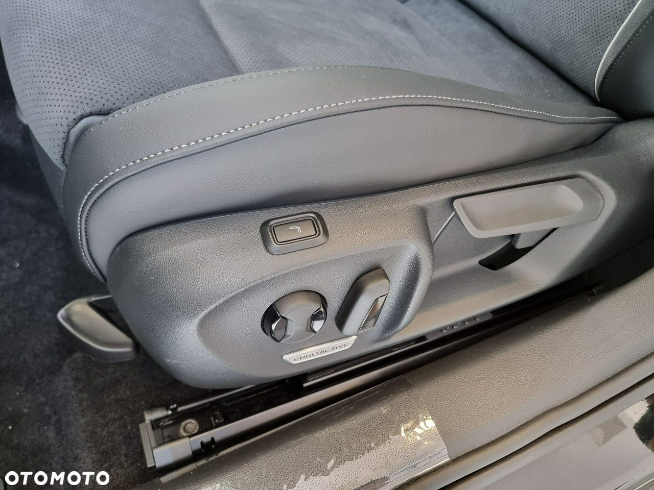 Volkswagen Passat 1.5 TSI eHybrid PHEV Business Plus DSG - 12