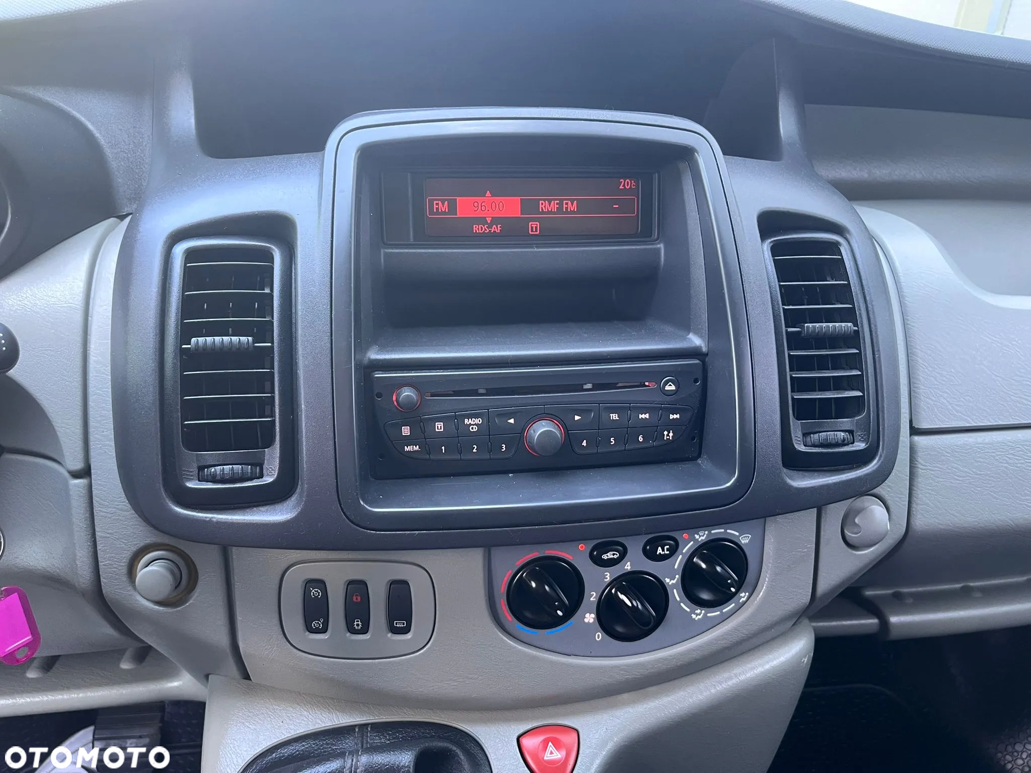 Opel Vivaro - 8