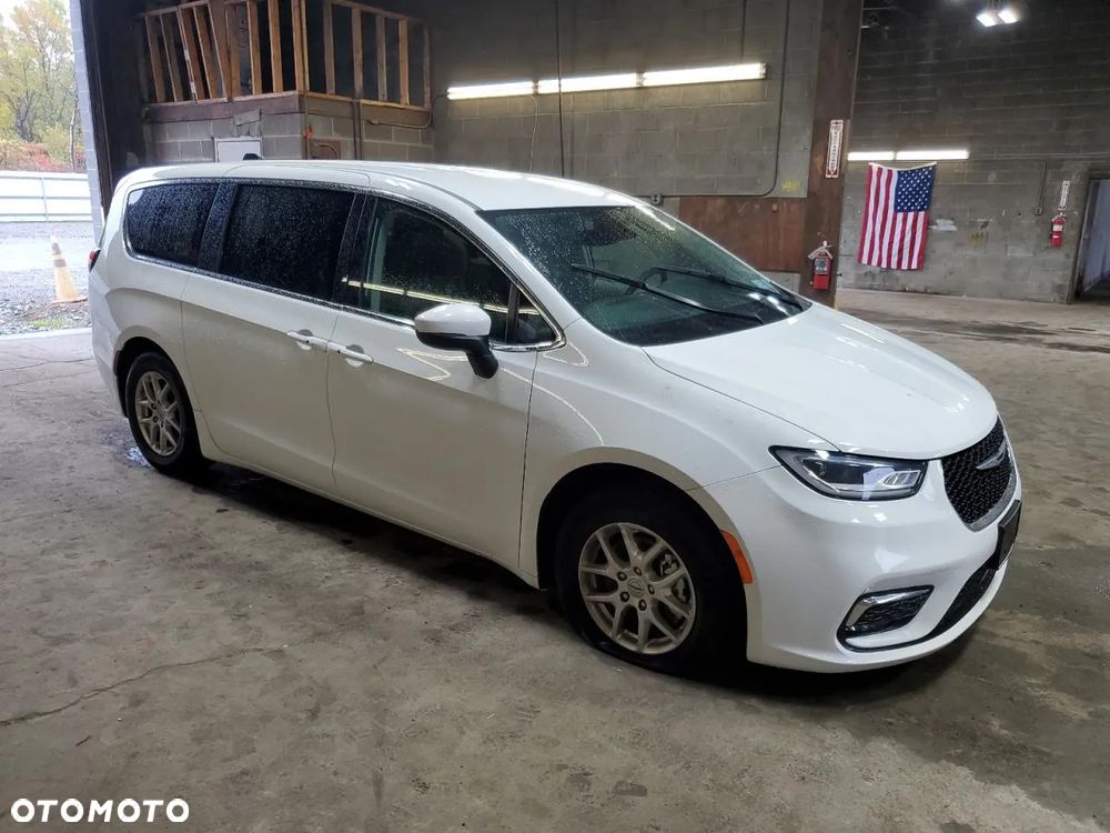 Chrysler Pacifica - 1