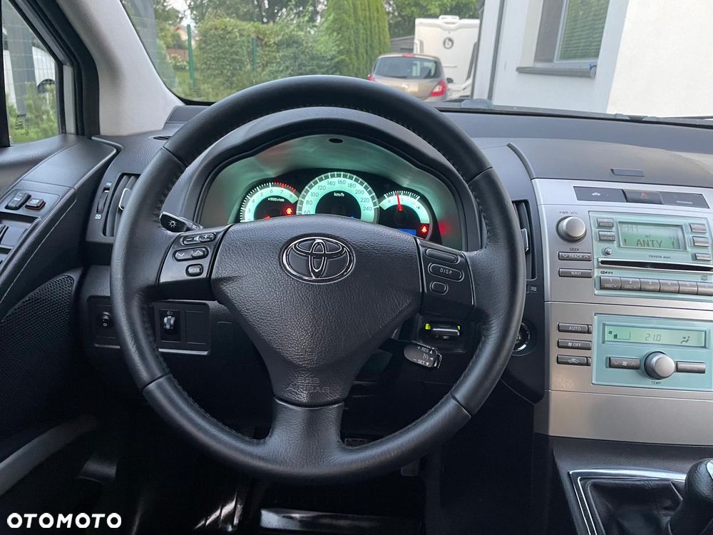 Toyota Corolla Verso 1.8 Premium + 7os - 16