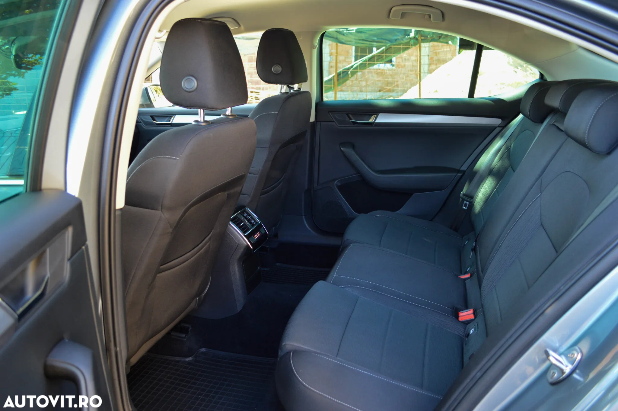 Skoda Superb 2.0 TDI DSG Ambition - 22