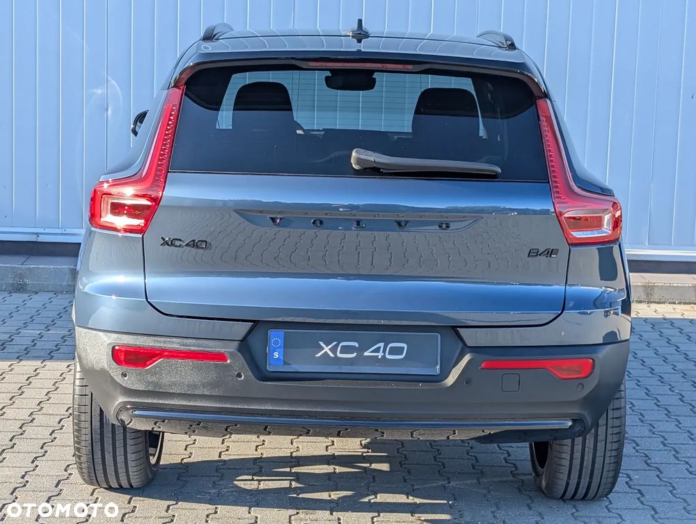 Volvo XC 40 B4 AWD Ultimate Dark - 14