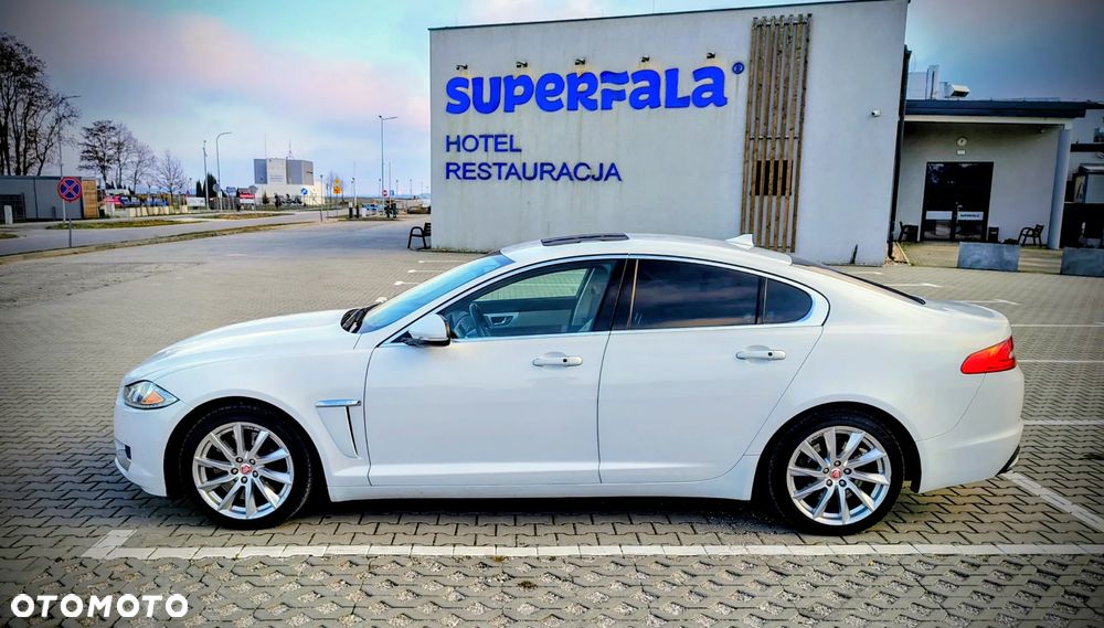 Jaguar XF 2.0 T Premium Luxury - 7