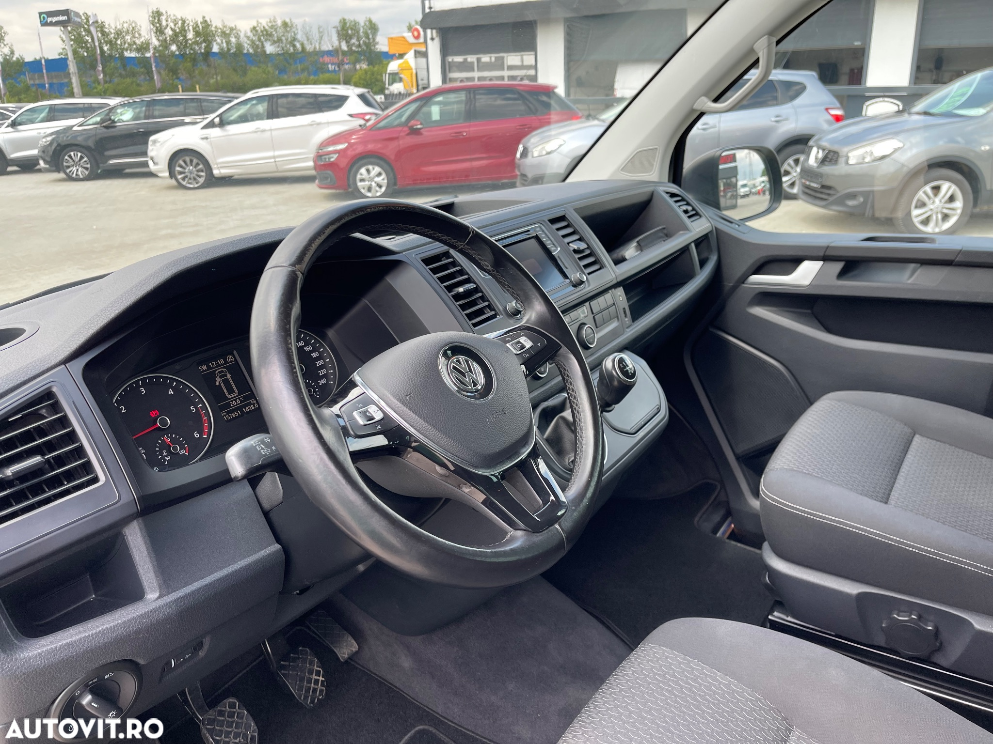 Volkswagen Multivan - 11