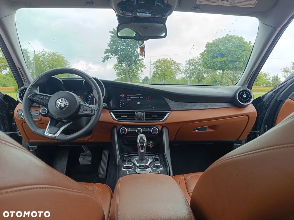 Alfa Romeo Giulia 2.0 Turbo 16V AT8-Q4 Ti - 8
