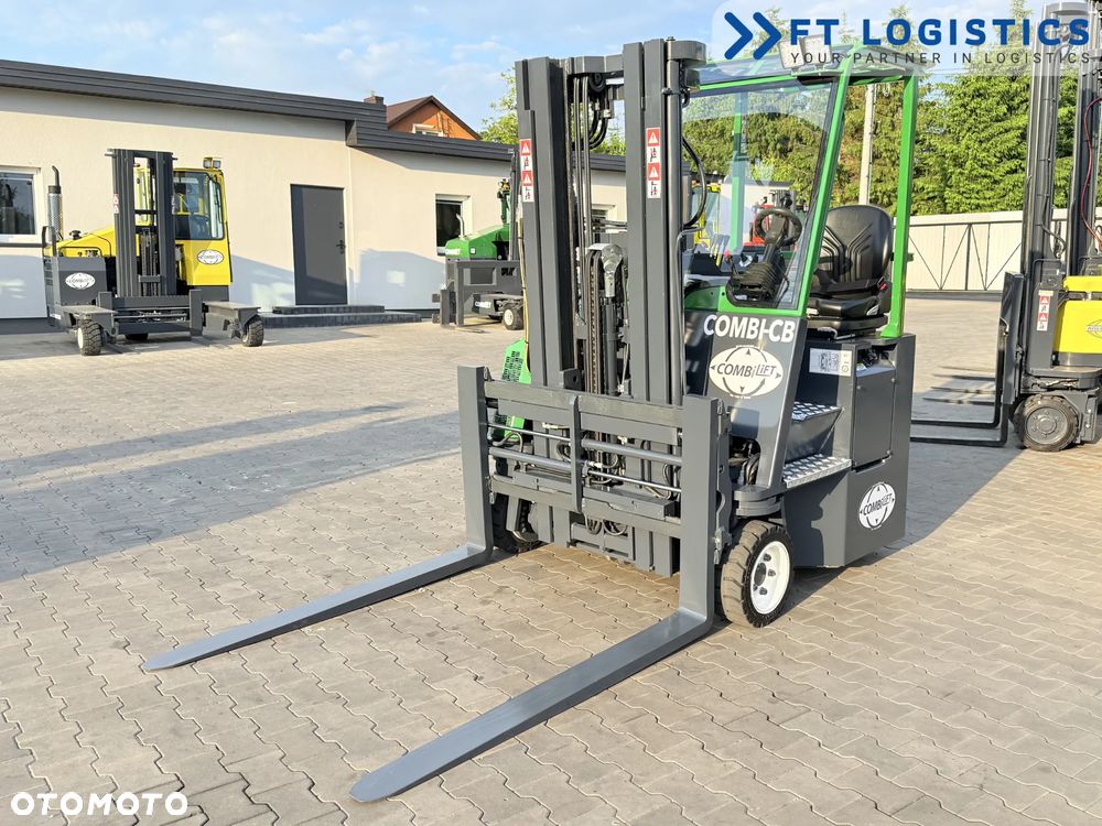 Combilift WÓZEK CZTEROKIERUNKOWY - WIELOKIERUNKOWY | COMBILIFT CB3000 | DIESEL | TRIPLEX 4900MM | JAK NOWY | PRZESUW WIDEŁ | POZYCJONER | WOLNY SKOK | NOWE OPONY | PO SERWISIE | STAN IDEALNY | Szeroka oferta wózków czterokierunkowych i bocznych, dopasowanych do różnorodnych potrzeb i zastosowań