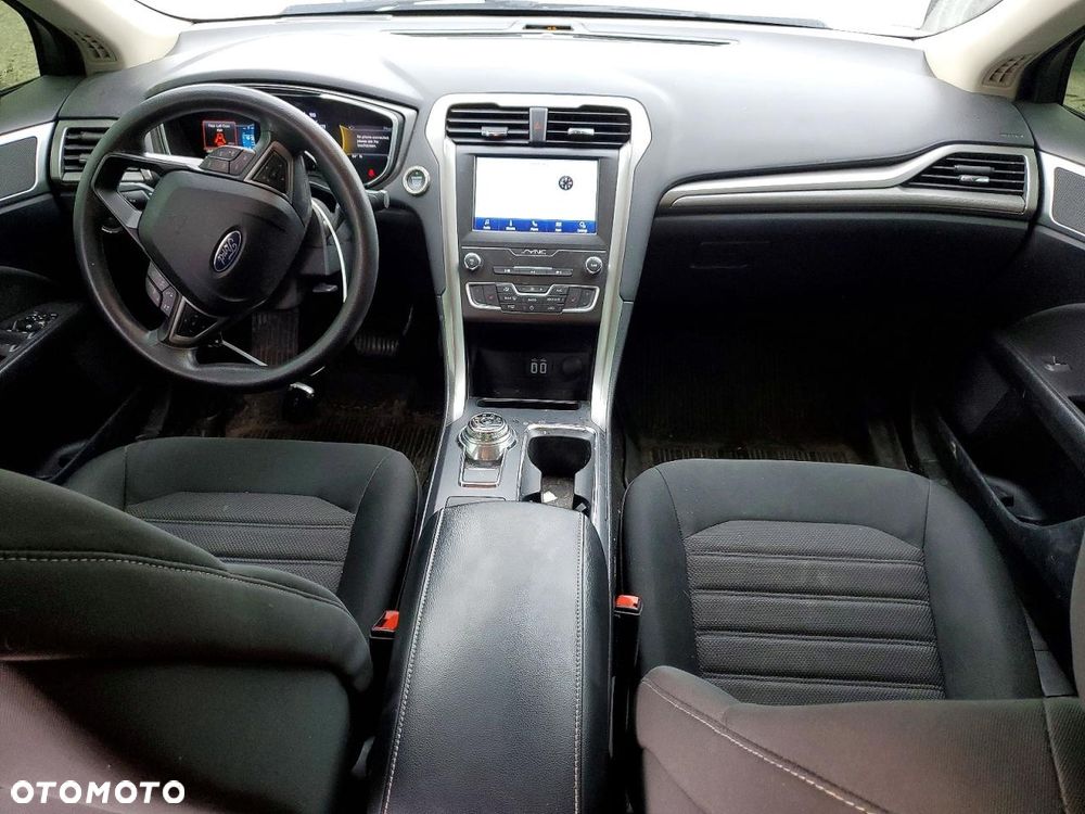 Ford Fusion - 9