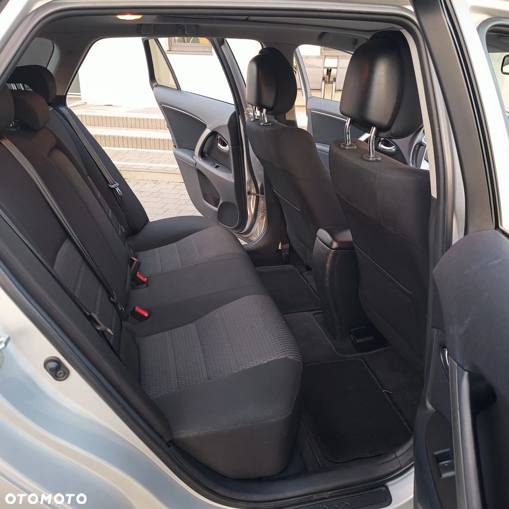 Toyota Avensis 2.0 D-4D - 20