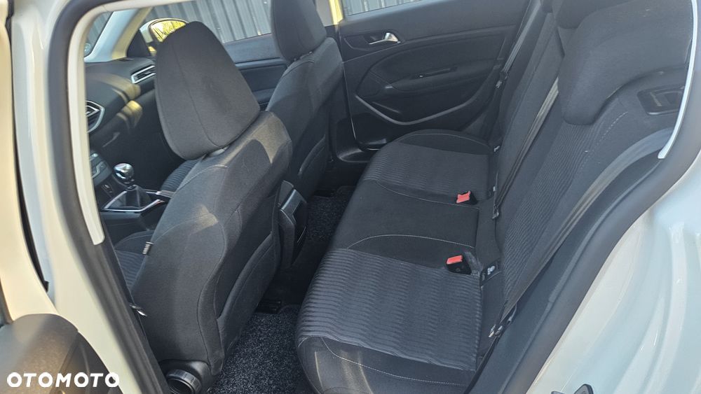 Peugeot 308 1.6 THP Active - 12