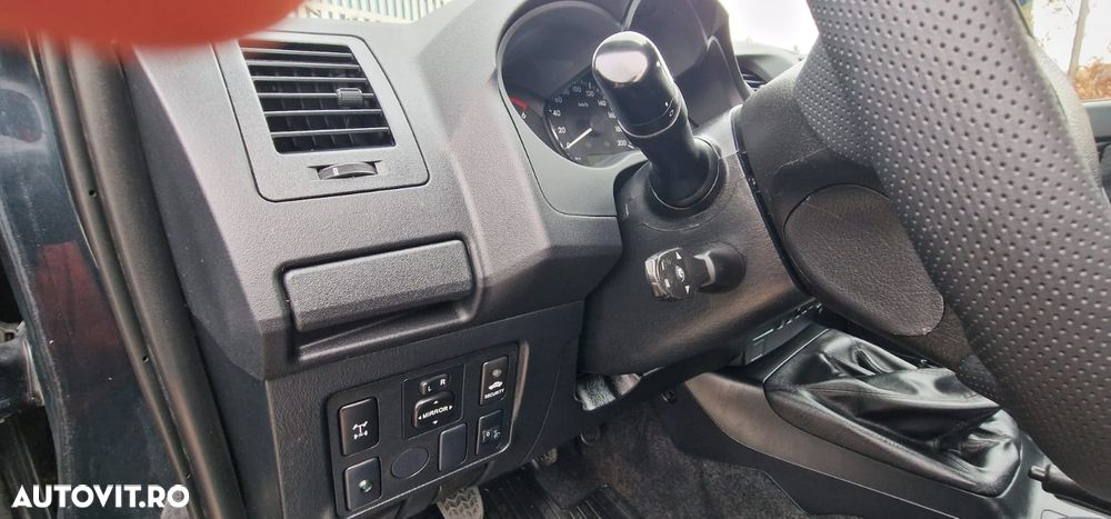 Toyota Hilux 4x4 Double Cab - 11