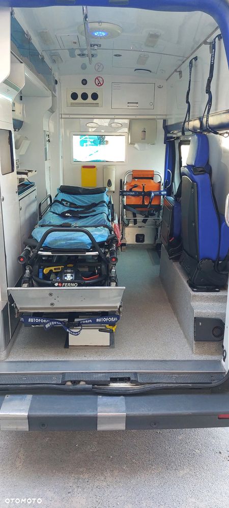 Renault Trafic ambulans - 16