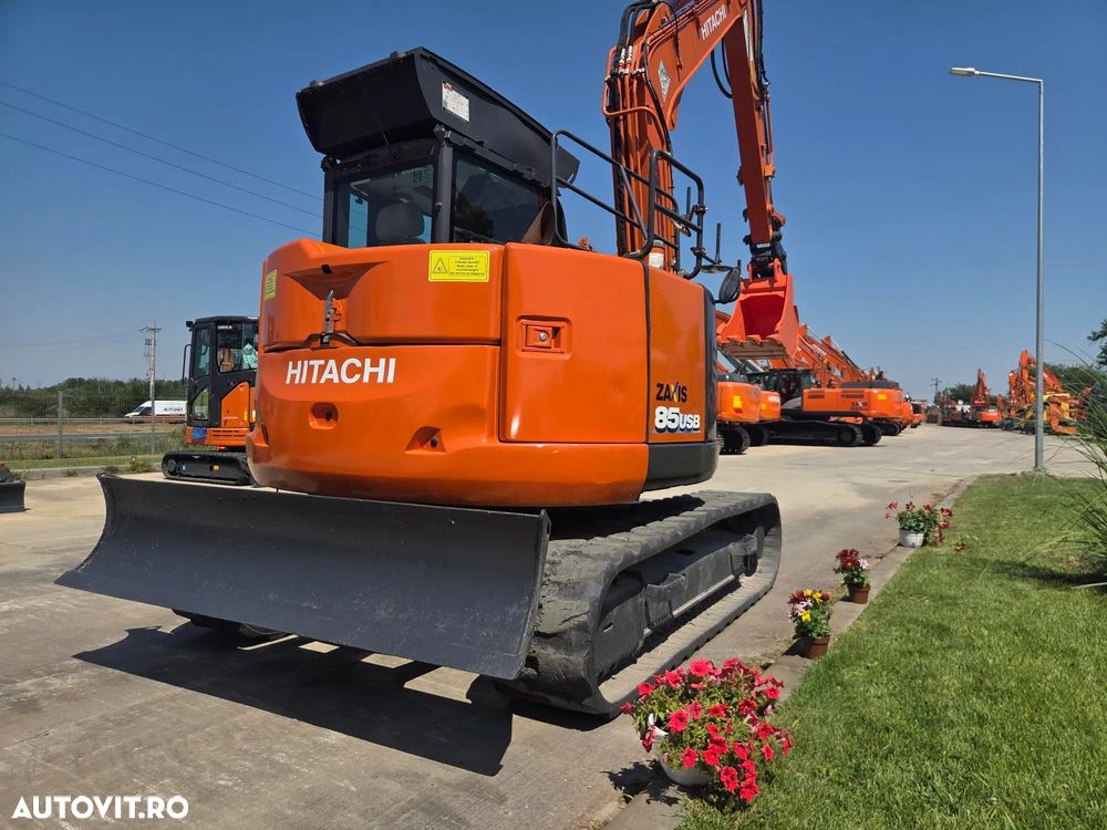 Hitachi ZX85-6, 2022, 2.787h, CUPLA RAPIDA HIDRAULICA+3 cupe NOI, adanc sapare 5m, latime 2,3m, senile cauciuc 80% ok doar 444h deplasare, inst picon pe brate, aer cond, camera spate, scaun incalzit, LAMA NIVELARE, Masa 8,5t, leasing, PROMOTIE 62.900Eur+Tva - 2