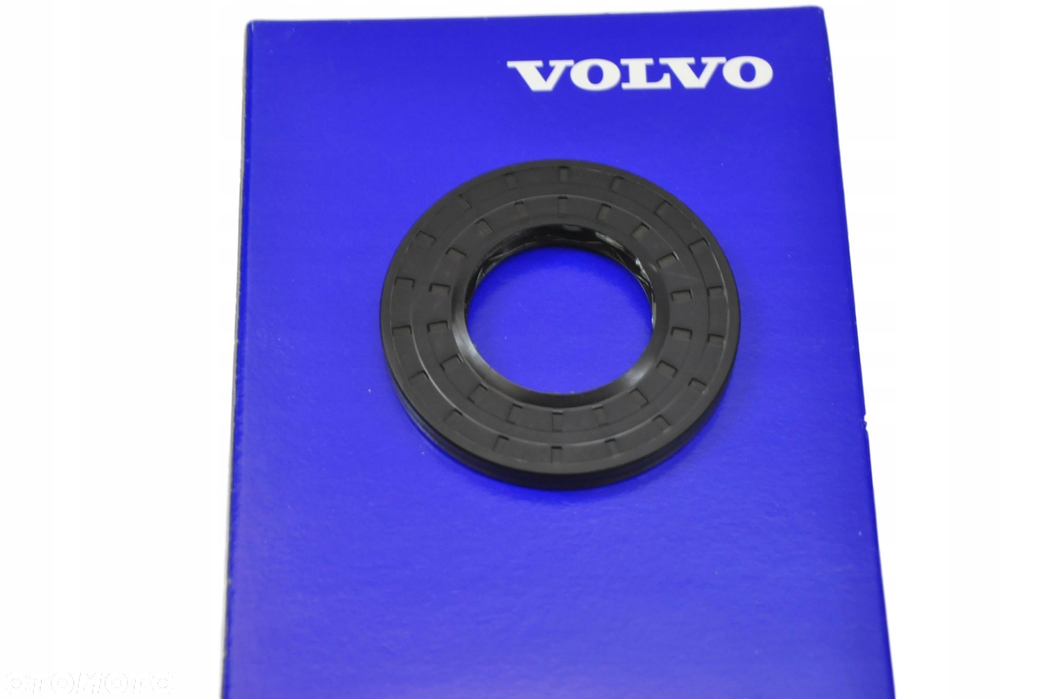 VOLVO V60 II uszczelniacz prawej polosi manual OE 30783437 - 1
