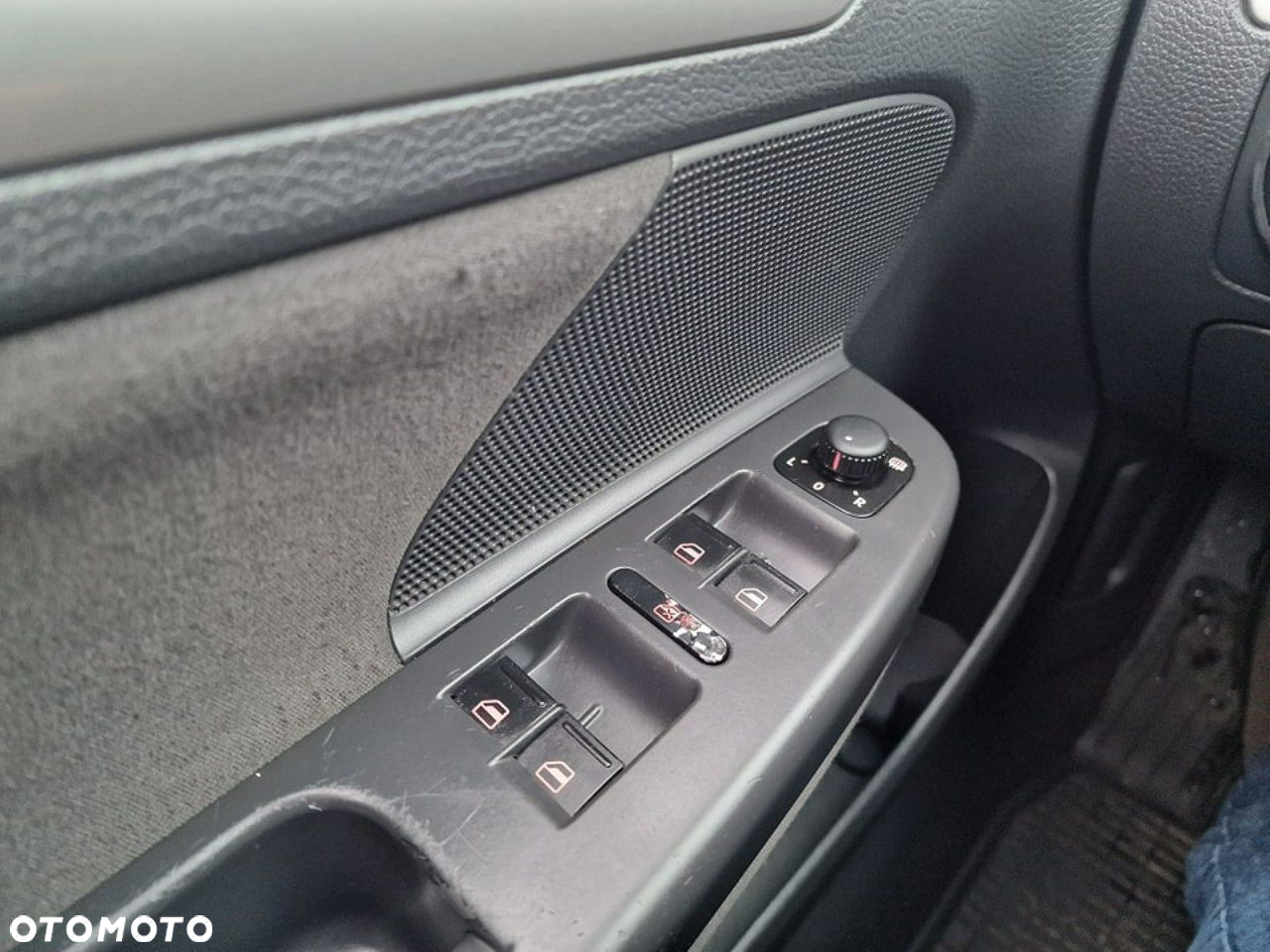 Volkswagen Golf V 1.4 FSI Comfortline - 11