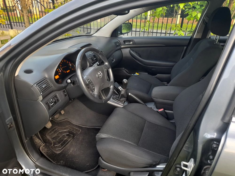 Toyota Avensis - 7