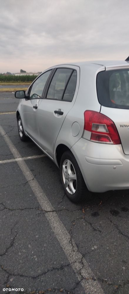 Toyota Yaris - 4