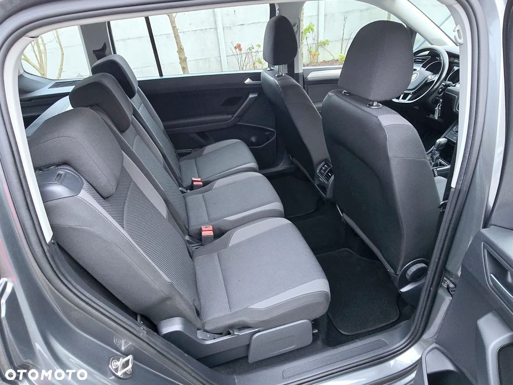 Volkswagen Touran - 33