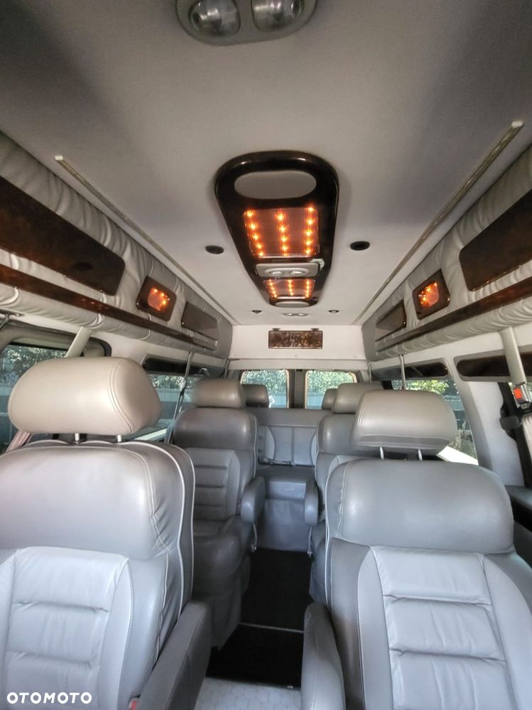 Chevrolet Express - 7