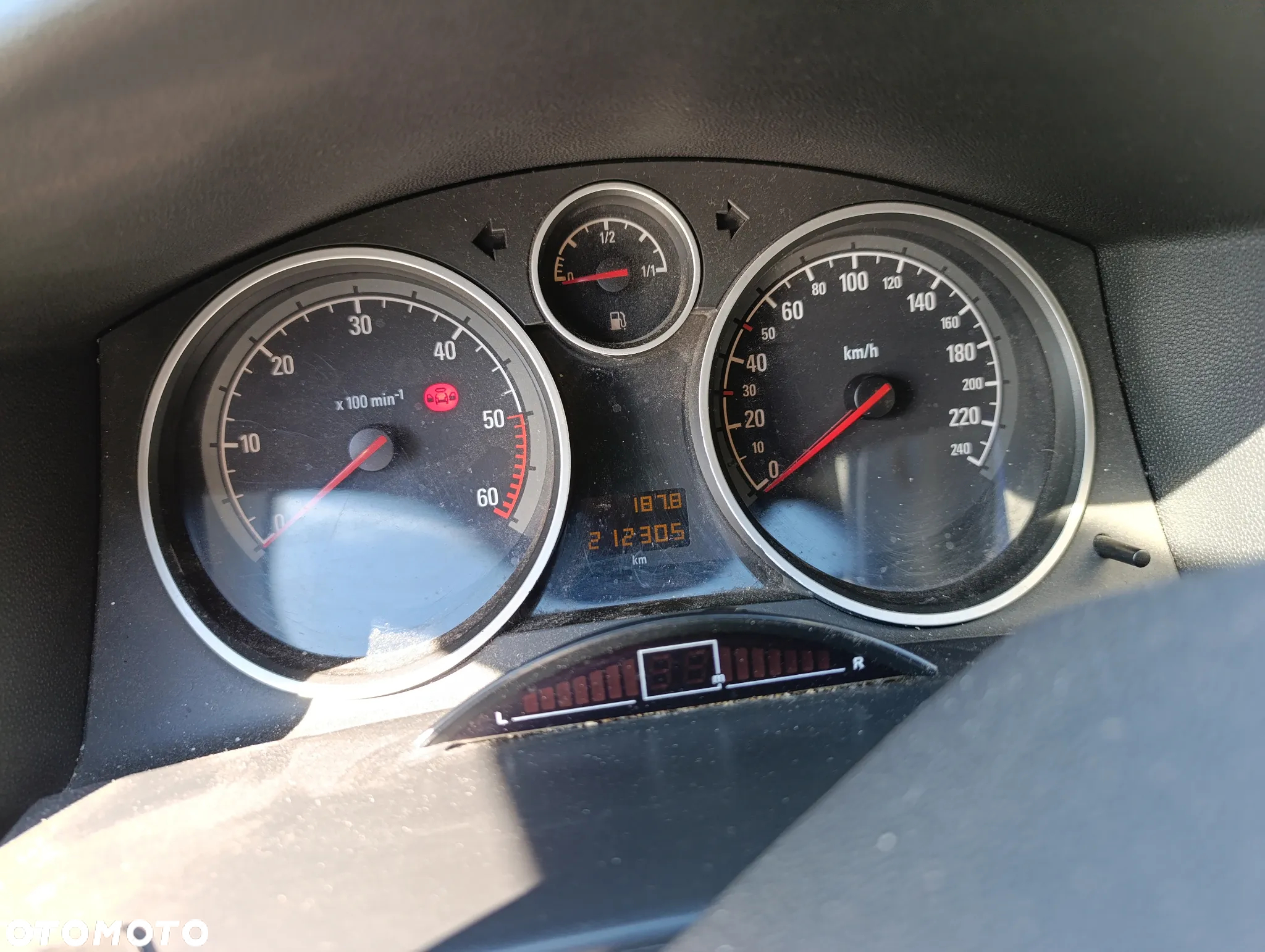 Opel Astra III GTC 1.9 CDTI Sport - 9