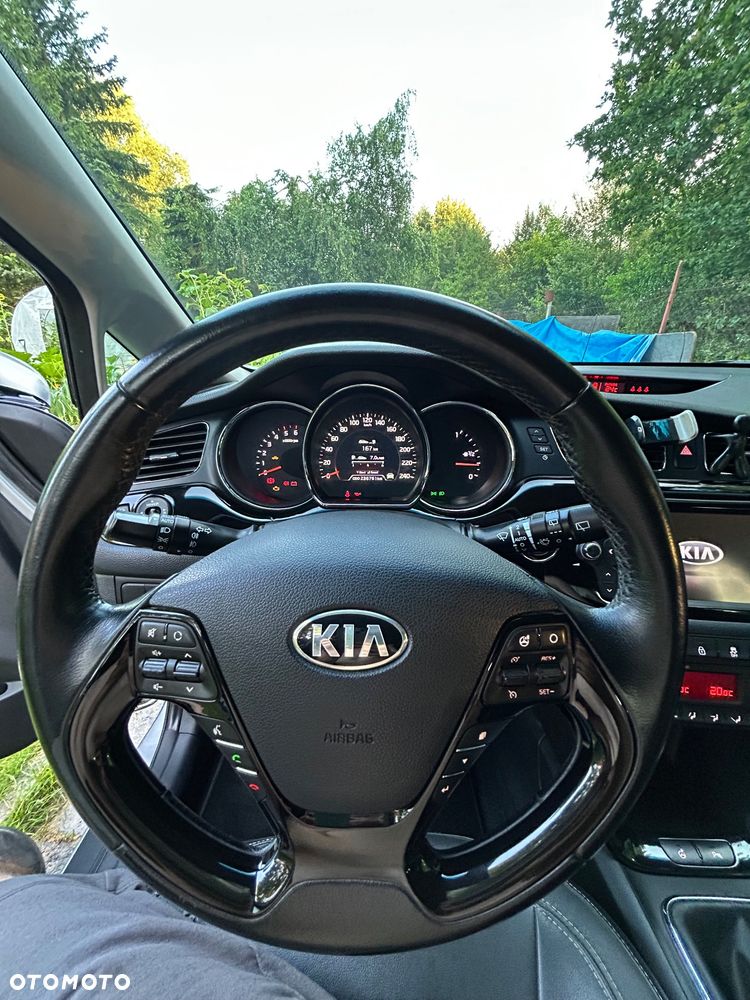 Kia Ceed - 10