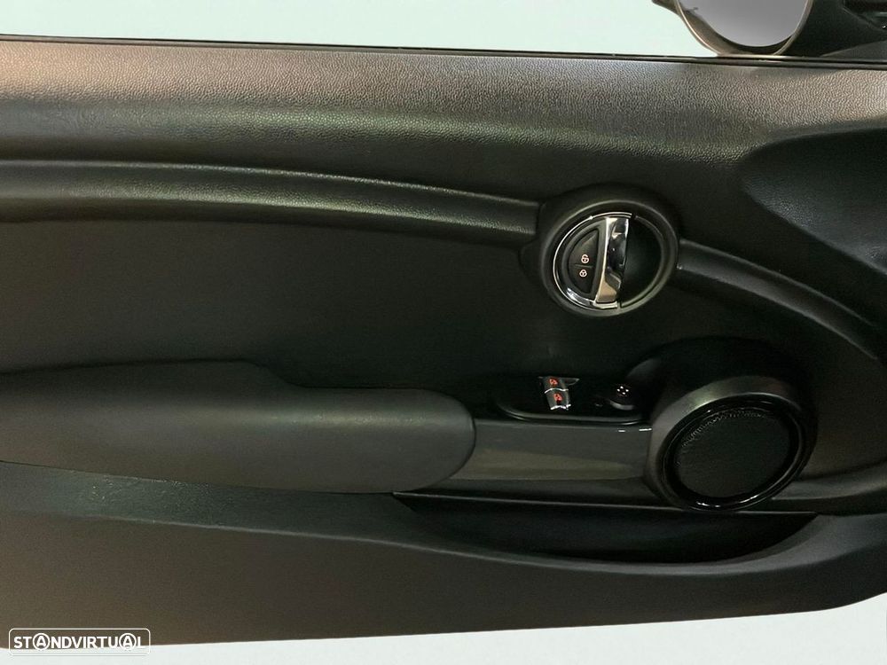 MINI 3 Portas One - 18