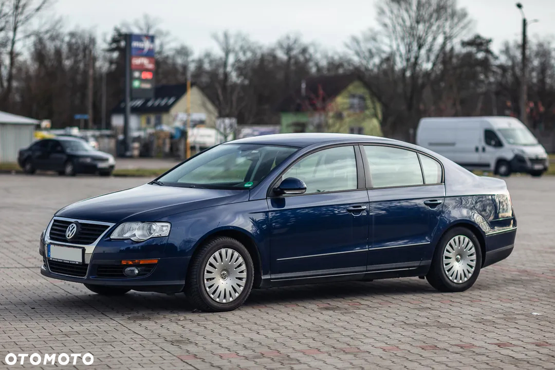 Volkswagen Passat 1.6 Comfortline - 4