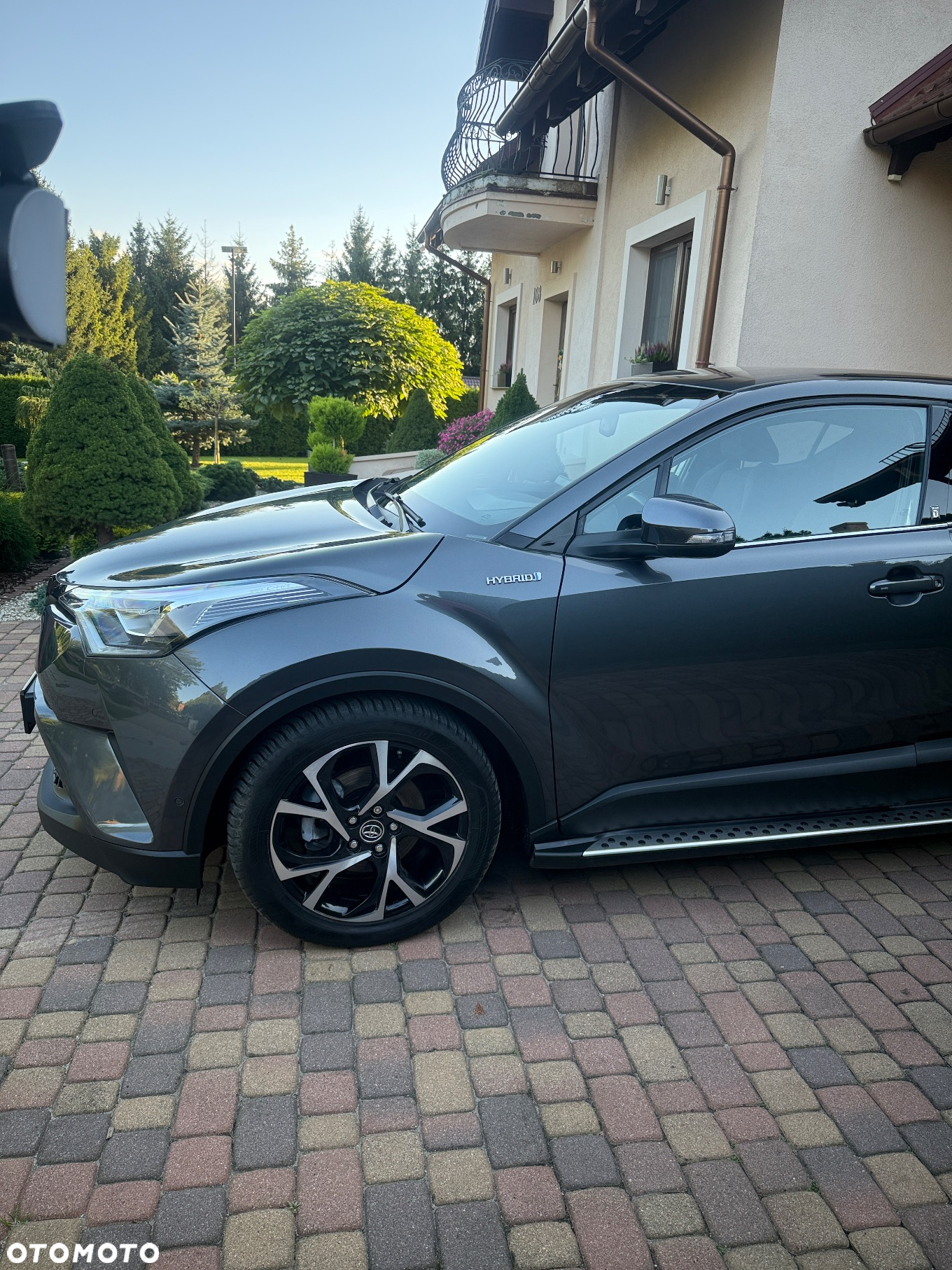 Toyota C-HR Hybrid Style Selection - 12