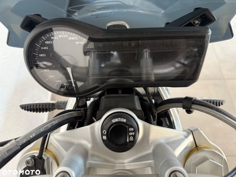 BMW R - 9