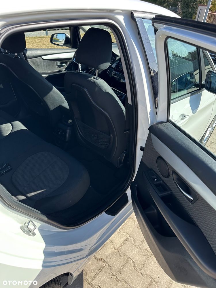 BMW Seria 2 218d - 10