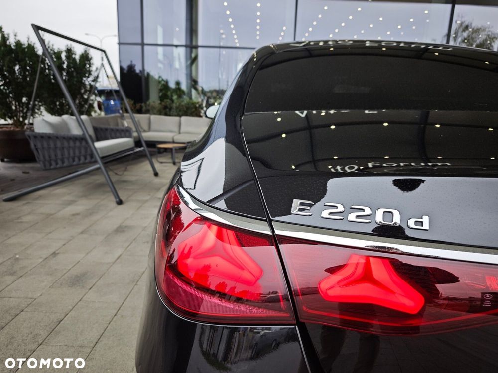 Mercedes-Benz Klasa E 220 d mHEV 4-Matic AMG 9G-Tronic - 35