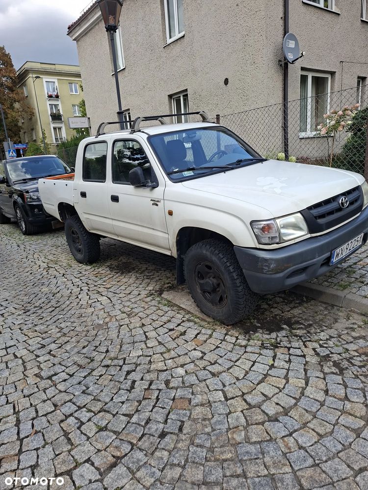 Toyota Hilux 4WD DLX - 2