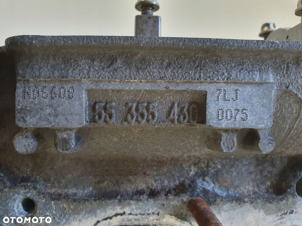 Opel Corsa D 1.2 16V GŁOWICA CYLINDRÓW 55355430 - 2