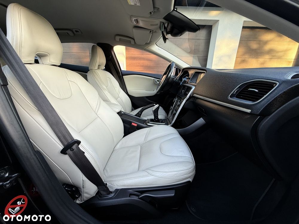 Volvo V40 T3 - 29