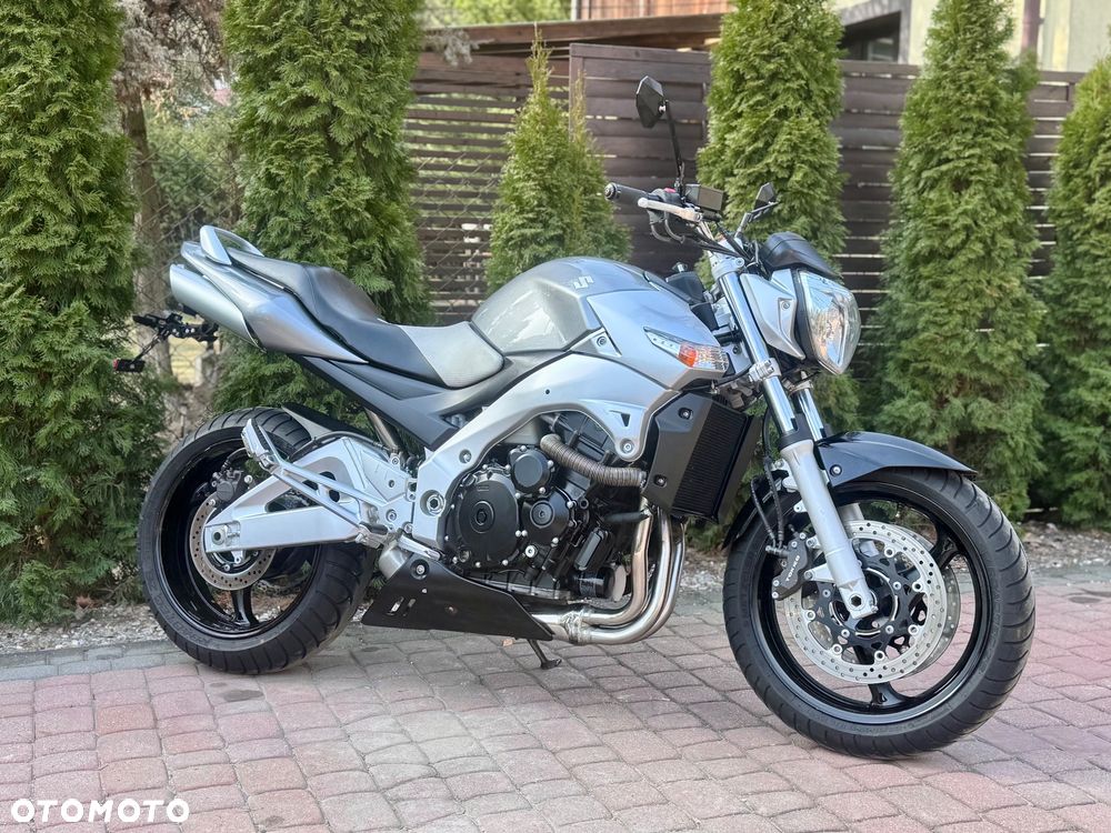Suzuki GSR - 2